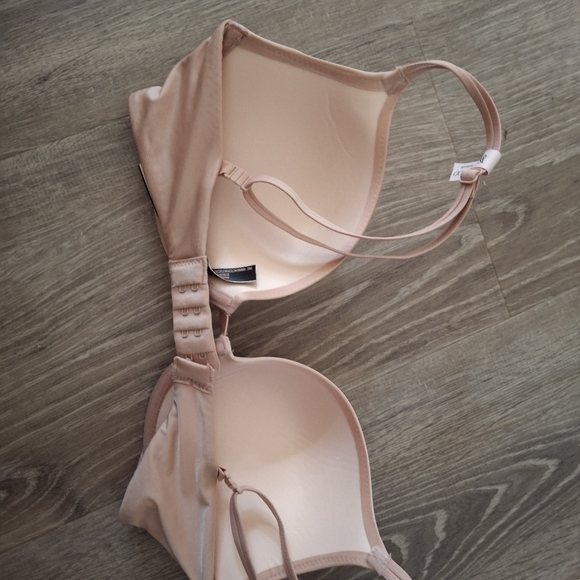 #43 Victoria's Secret very SexySmooth Push-Up nude Bra size 30D new - Picture 5 of 6